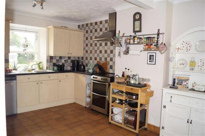 Open Plan Kitchen / 