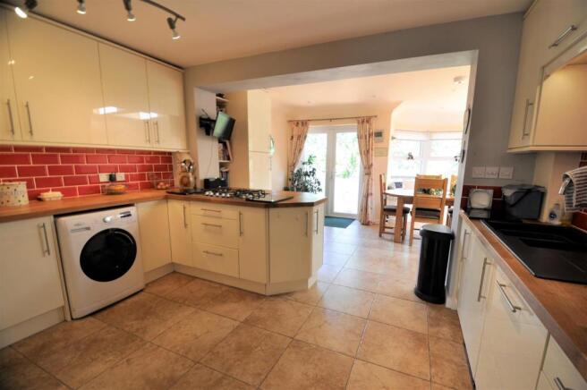 Fitted Kitchen/Breakfast Room