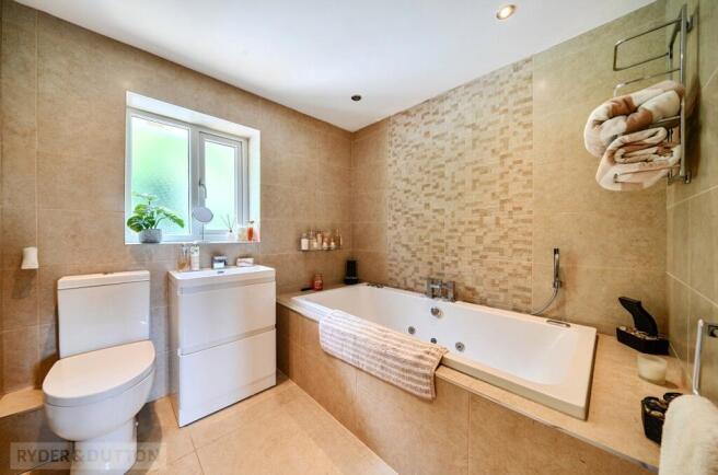 4 bed Semi-Detached for sale Image 7