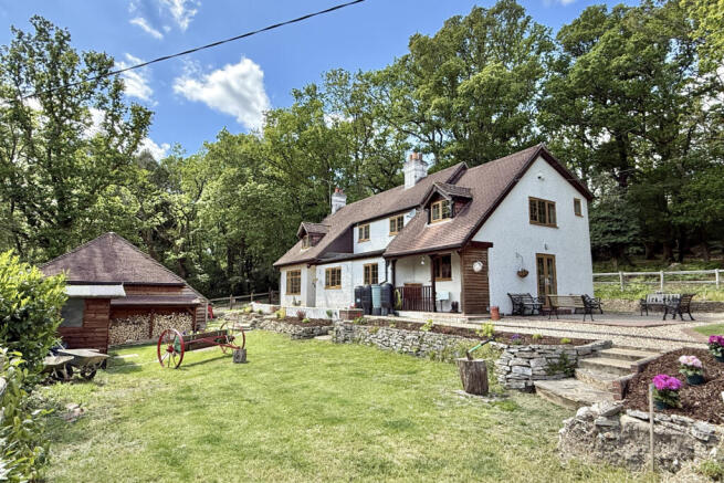 4 bedroom detached forest cottage