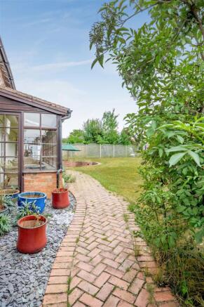 8516542-exterior30.jpg