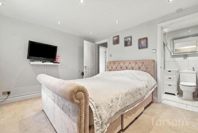 Crescent Road, Warley, CM14 photo 4