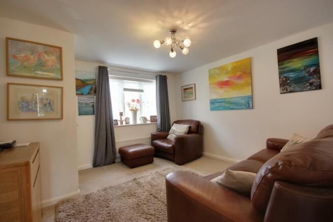 3 bed Semi-Detached for sale Image 4