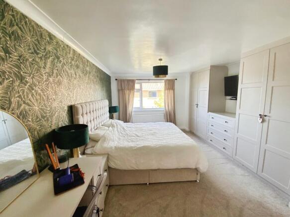 4 bed Detached for sale Image 12
