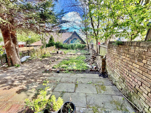 2 bed Terraced to rent Image 10