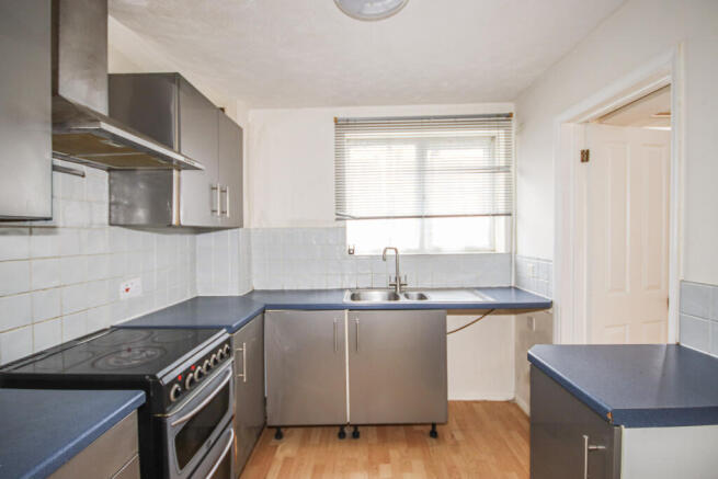 SPACIOUS 1 BEDROOM FLAT, GROUND FLOOR, COMMUNAL O