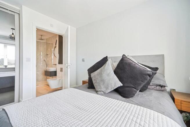 3 bed Terraced for sale Image 8
