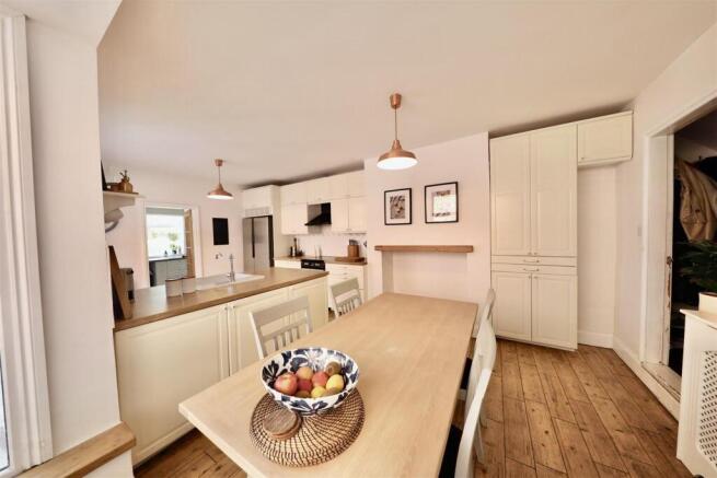 4 bed Terraced for sale Image 7