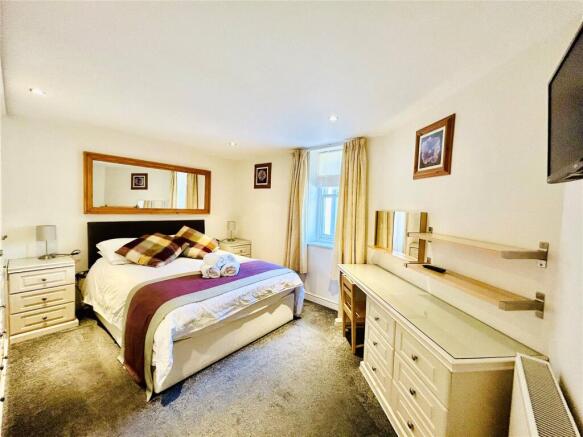 2 bed Flat for sale Image 6