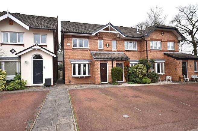 2-bed house on Shelbourne Mews, Macclesfield, SK10, £255,000