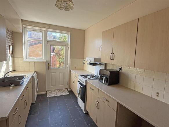 Kitchen v2.jpg