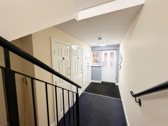 COMMUNAL ENTRANCE