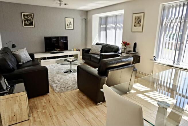 Lounge/Dining Room