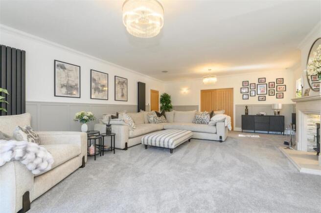 5 bed Detached for sale Image 7