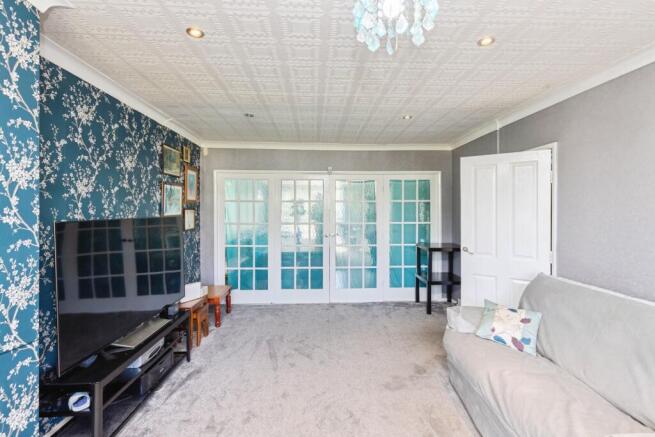 6 bed Detached for sale Image 7