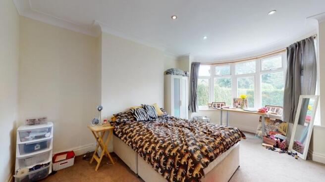 5 bed Semi-Detached to rent Image 5
