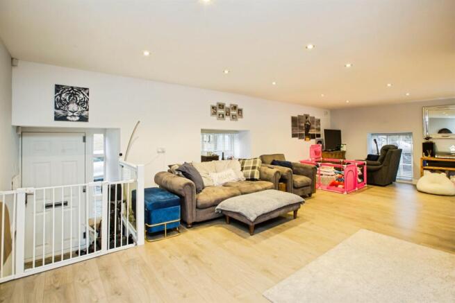2 bed Apartment for sale Image 6