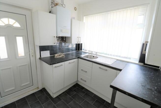 2 bed Terraced to rent Image 4