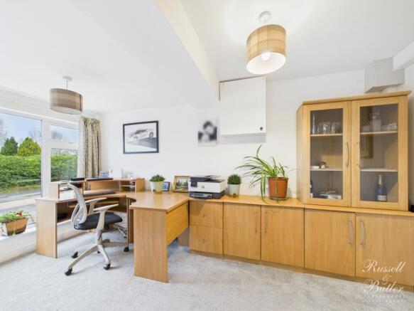 CAM01995G0-PR0401-STILL002