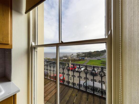 2 bed Flat for sale Image 5