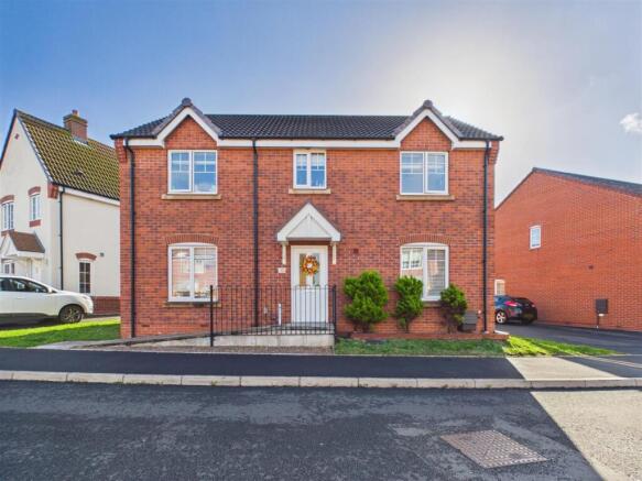 4-bed detached on Crump Way, Evesham, £380,000