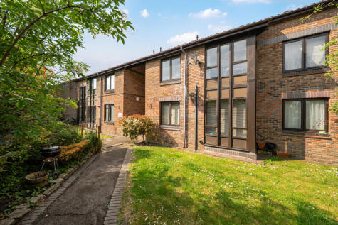 Gateway, Weybridge, KT13
