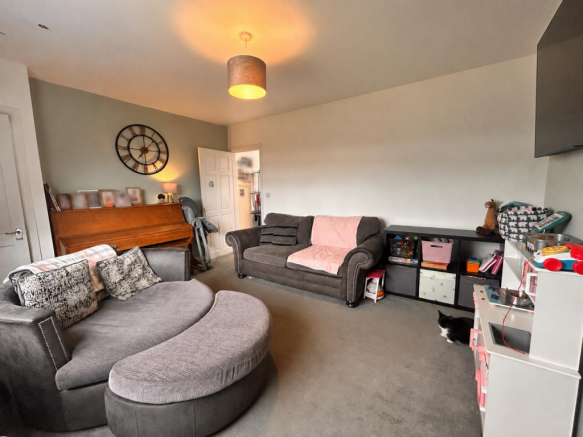 3 bed Semi-Detached for sale Image 5