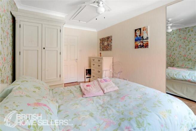 5 bed Bungalow for sale Image 8