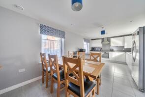 11, Angus Way, Waterlooville PO7 7FL