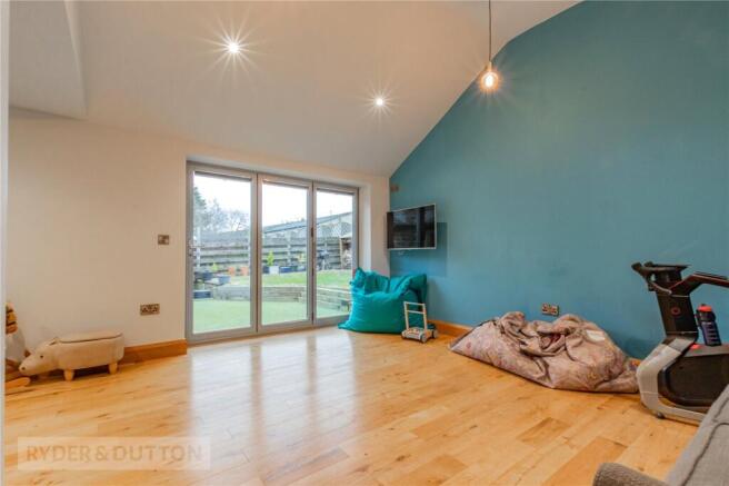 4 bed Semi-Detached for sale Image 9