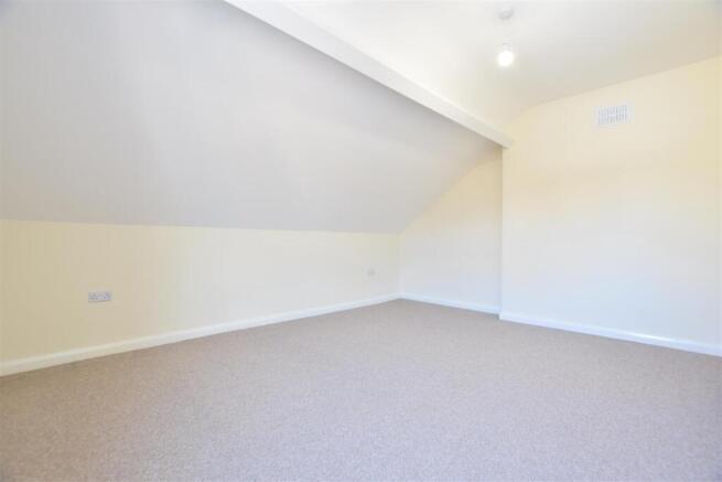 3 bed Terraced to rent Image 9