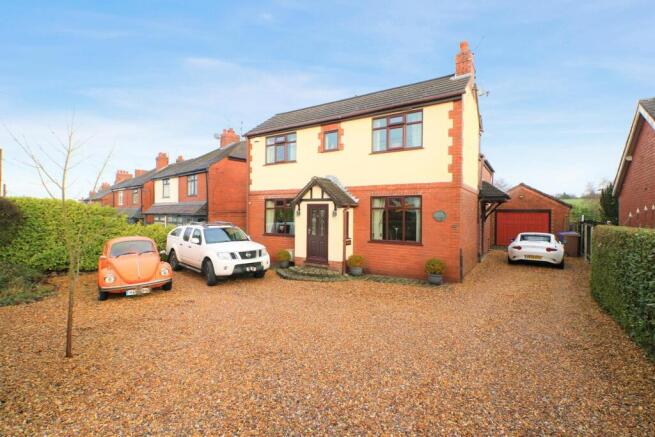 4-bed detached on Fowlers Lane, Light Oaks, Stoke-On-Trent, £500,000