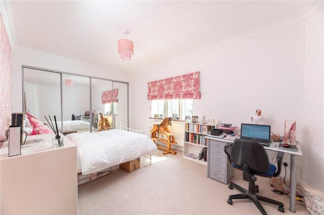 5 bed Detached for sale Image 8