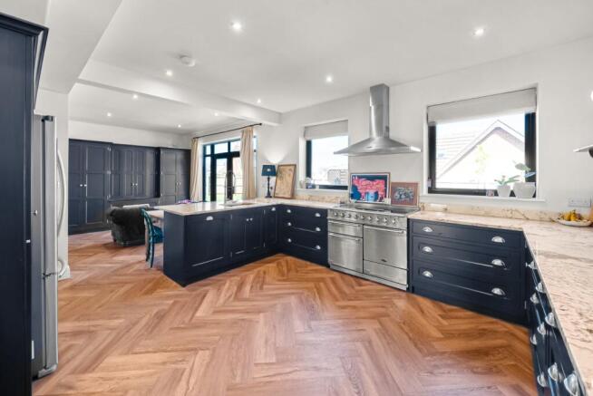 4 bed Detached for sale Image 7