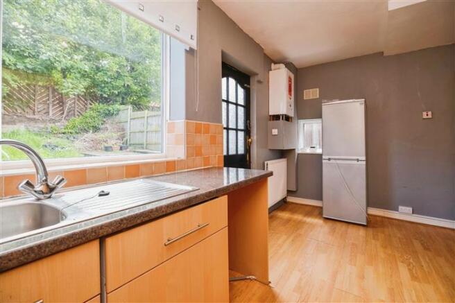 2 bed Terraced to rent Image 4