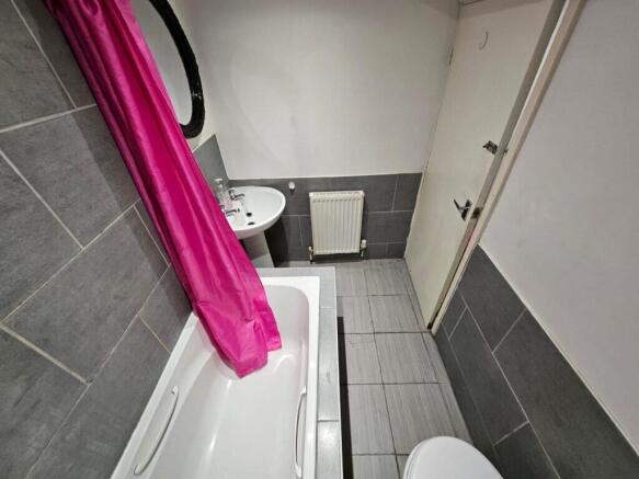 4 bed Terraced to rent Image 12