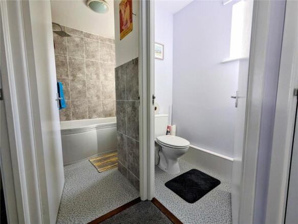Bathroom & Ec
