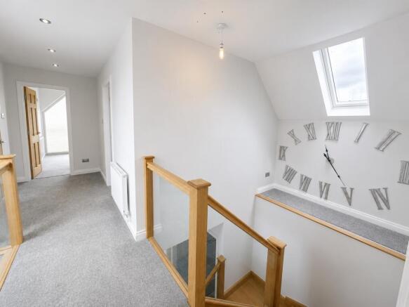 4 bed Detached for sale Image 11