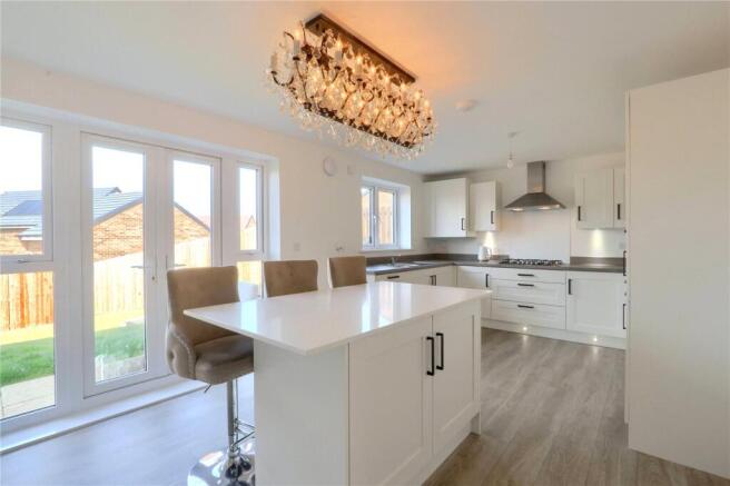 4 bed Detached for sale Image 7