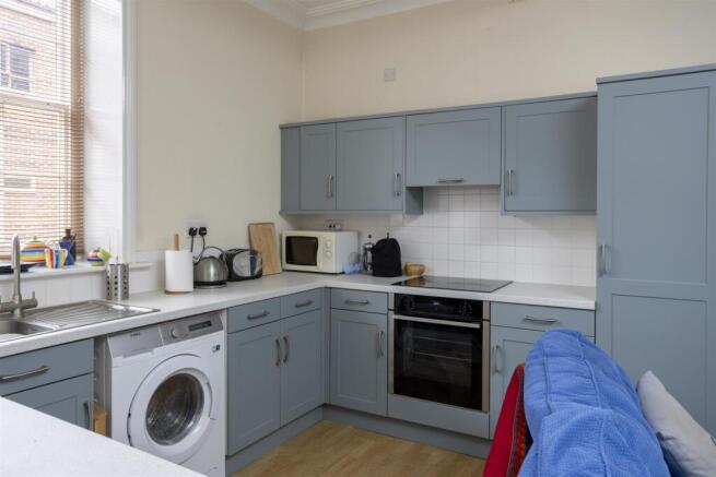 2 bed Apartment to rent Image 7