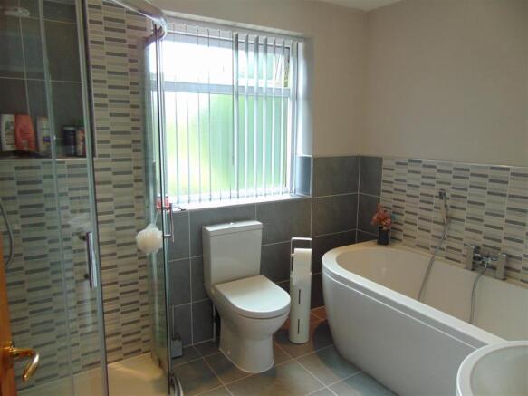 LUXURY BATHROOM
