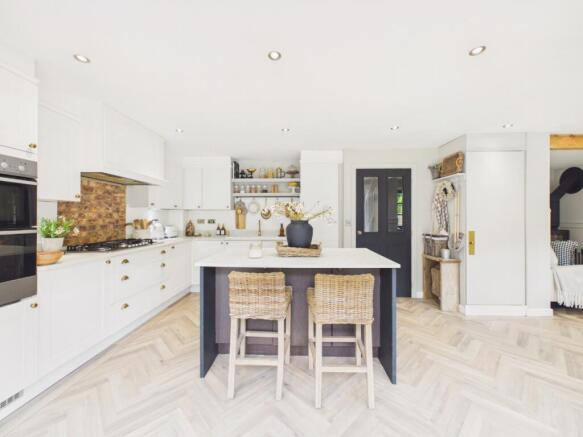 4 bed Detached for sale Image 9