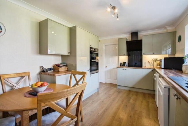 4 bed Detached for sale Image 4