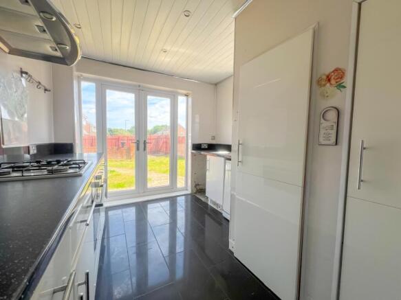 3 bed Semi-Detached for sale Image 8