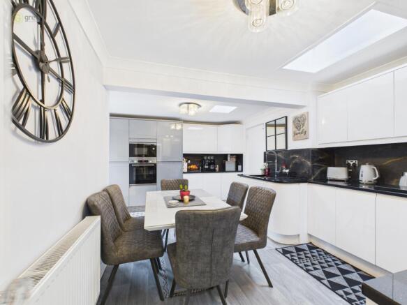 cam03830g0pr0253still008