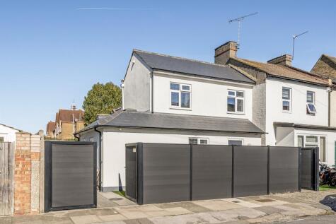 Primrose Avenue, Enfield