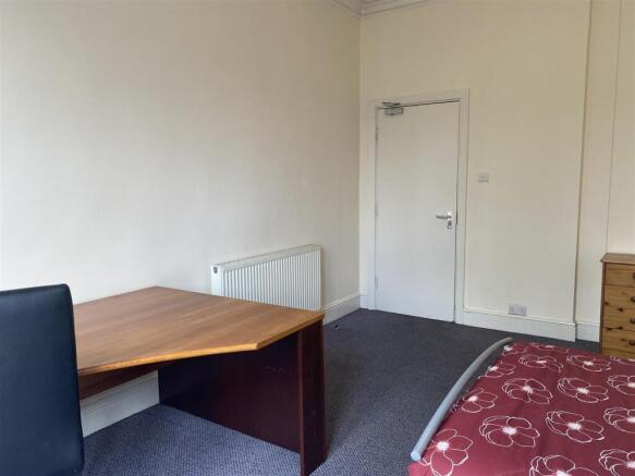 Bedroom 1a - 58a Mill Road.jpg