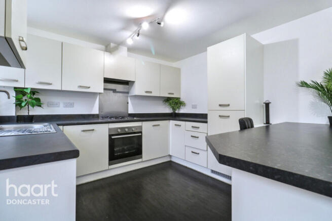 3 bed Semi-Detached for sale Image 8