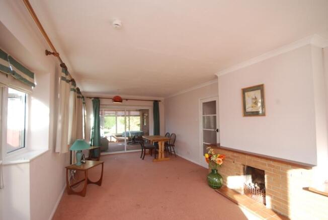 Lounge/Dining Room