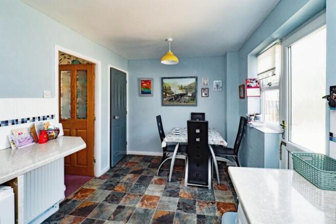 3 bed Semi-Detached for sale Image 4